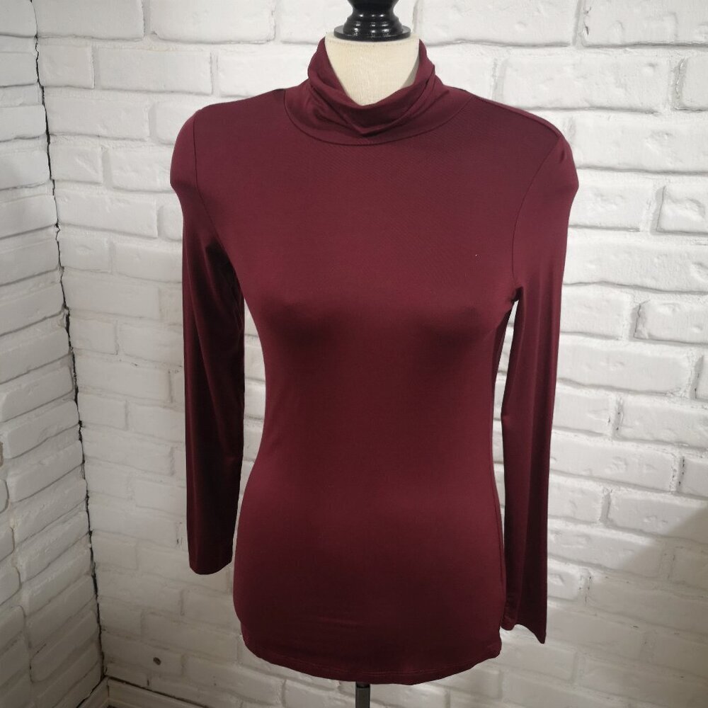 Tahari Ladies Size XS Burgundy Lightweight Long Sleeves Turtleneck